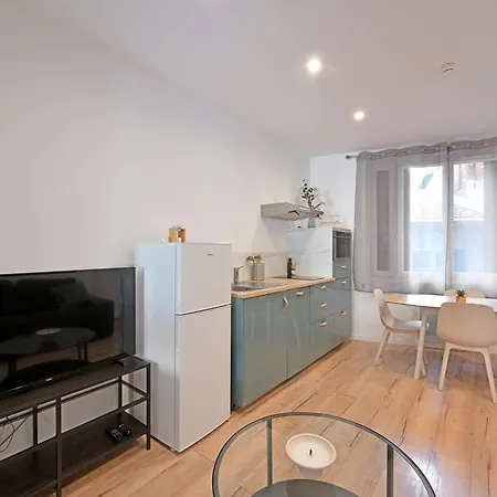 Apartment Lena - Proche Theatres Et Place Des Corps Saints - Wi-fi *